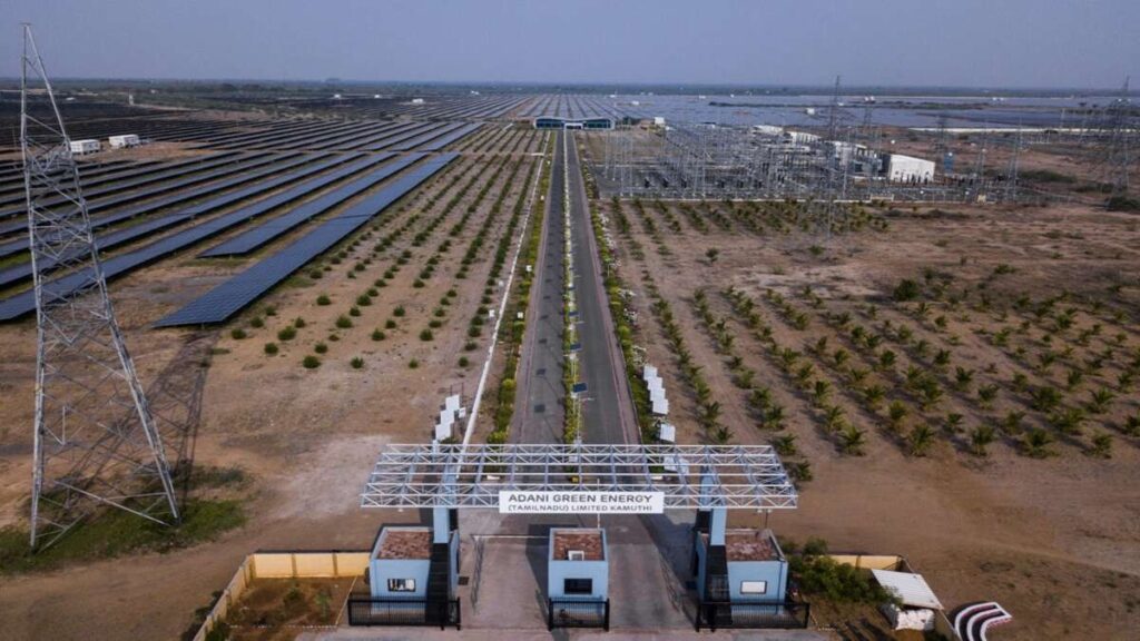 world largest renewable energy park built in gujarat